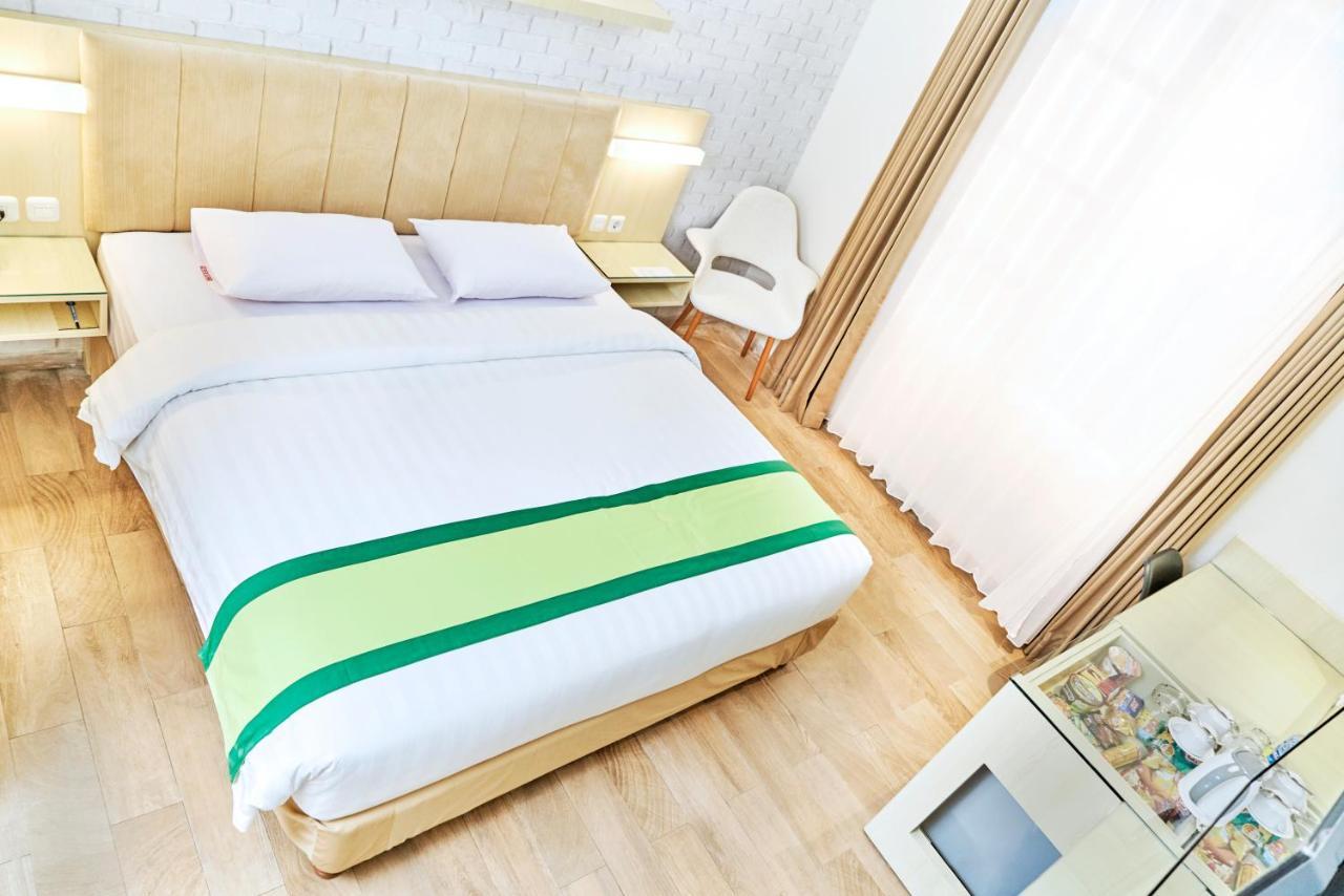 Hotel Wisata Niaga Campus Пурвокерто Экстерьер фото