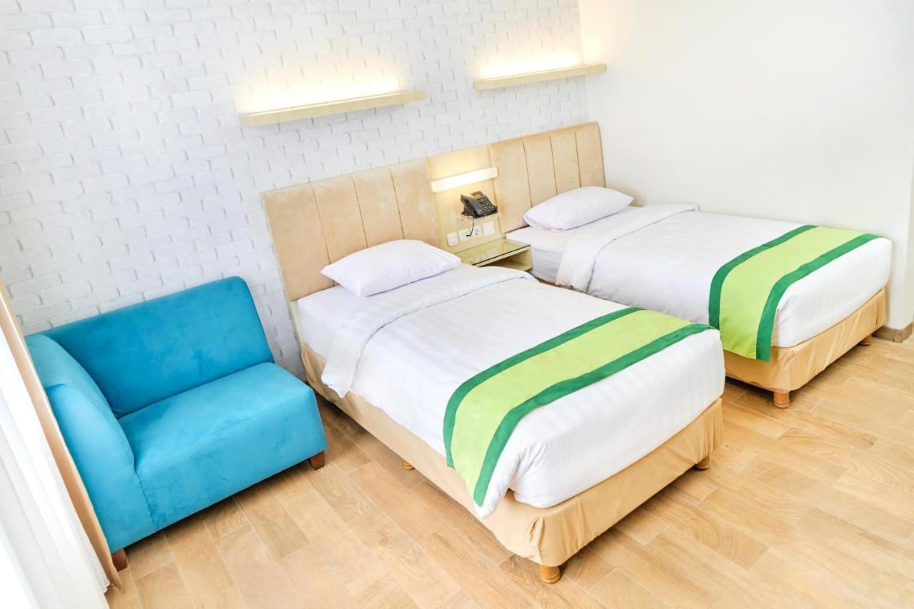 Hotel Wisata Niaga Campus Пурвокерто Экстерьер фото