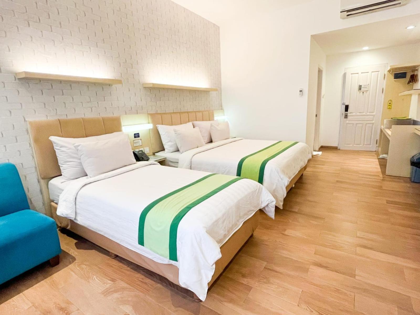 Hotel Wisata Niaga Campus Пурвокерто Экстерьер фото